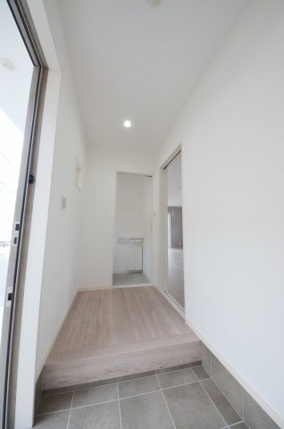 伴東三丁目の玄関|玄関には大容量のシューズクロークがあります