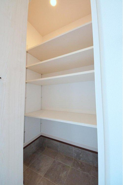 宮島口上1丁目の収納|玄関の土間収納スペース