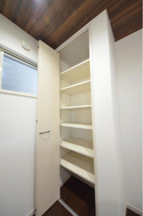 宮島口上1丁目の収納|キッチン裏にパントリースペースがあります