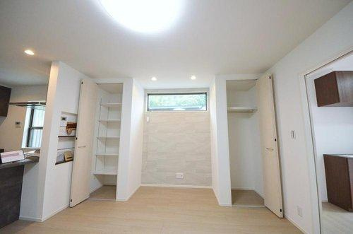 可部東4丁目の収納|リビングに収納スペースあります