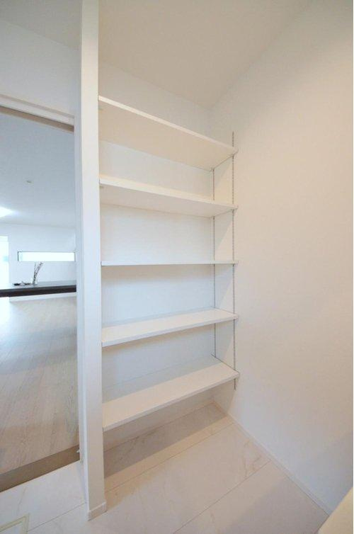 可部東4丁目の収納|洗面所に収納スペースがあります