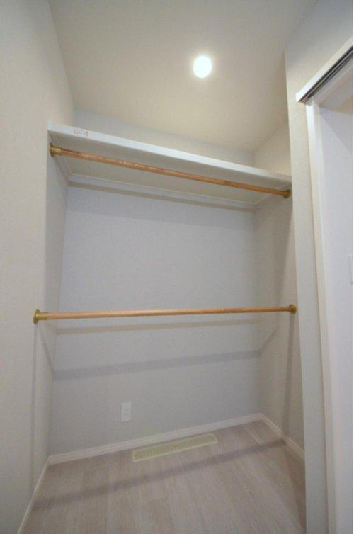 亀山南1丁目の収納|洗面所にも大容量の収納スペースがあります