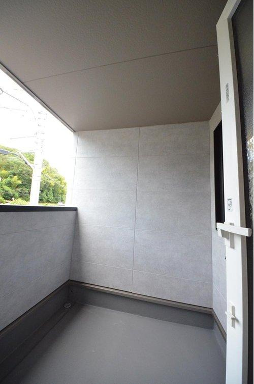 亀山南1丁目のバルコニー|二階に物干しスペース有