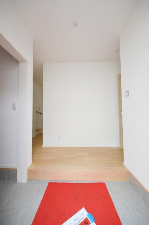 長束1丁目の玄関|玄関には大容量のシューズボックスがあります。