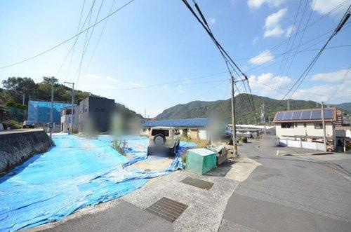 国信2丁目の前面道路含む現地写真|前面道路は交通量も少なく駐車楽々