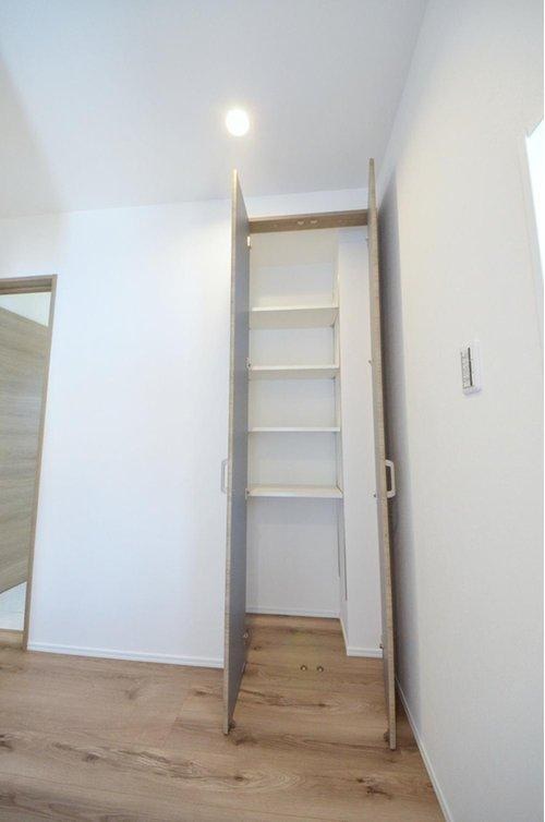 国信2丁目の玄関|玄関にも収納スペース有