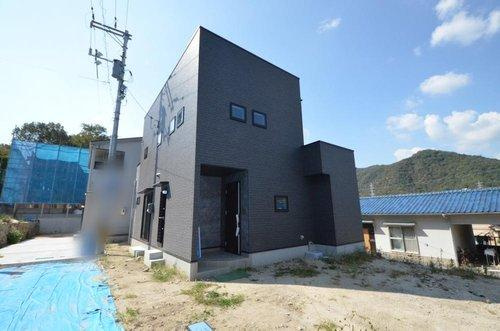 国信2丁目の外観|JR安芸中野駅徒歩18分
駐車2台可能です