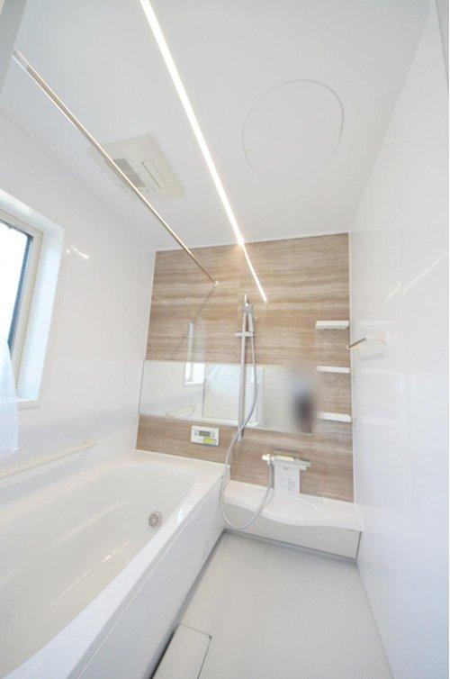 国信2丁目の浴室|人気の換気乾燥暖房機付き。１坪タイプの大きなバスルームなので足を伸ばしてゆっくり湯船につかることができます