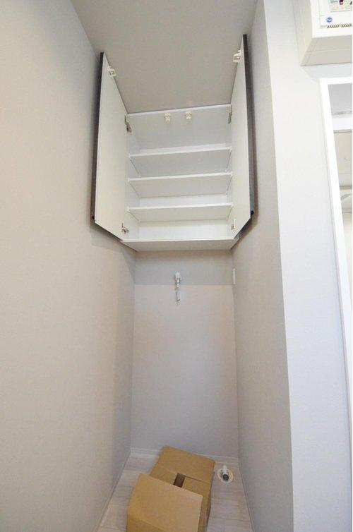 浜田2丁目の収納|洗濯機スペースの上に収納があります