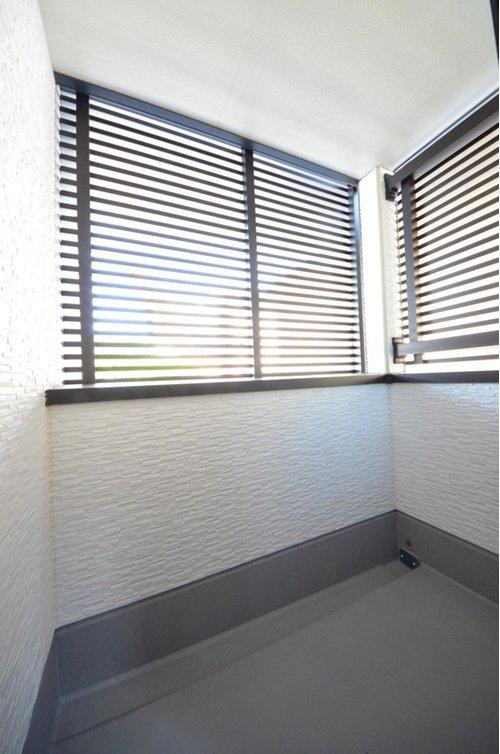 浜田2丁目のバルコニー|屋根のある広いバルコニー