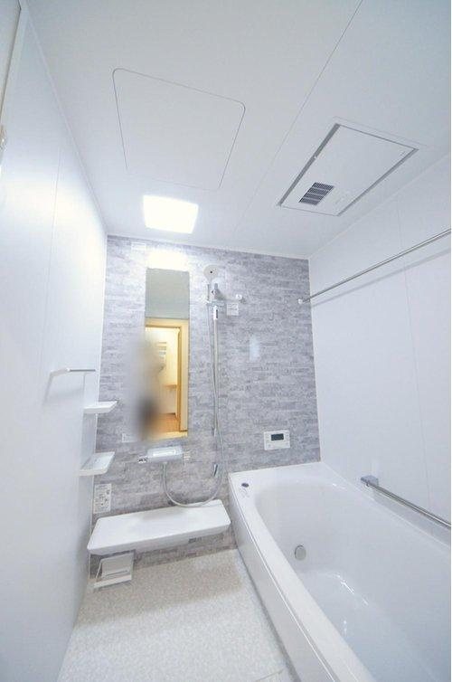 八幡2丁目の浴室|人気の換気乾燥暖房機付き。１坪タイプの大きなバスルームなので足を伸ばしてゆっくり湯船につかることができます