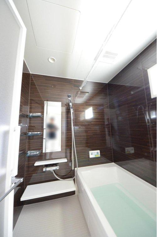 八幡東2丁目の浴室|人気の換気乾燥暖房機付き。１坪タイプの大きなバスルームなので足を伸ばしてゆっくり湯船につかることができます