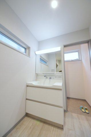 伴東八丁目の独立洗面台