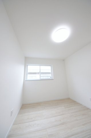 伴東八丁目の洋室