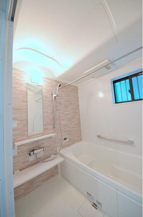 可部東4丁目の浴室|人気の換気乾燥暖房機付き。１坪タイプの大きなバスルームなので足を伸ばしてゆっくり湯船につかることができます