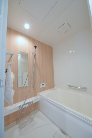 府中町八幡一丁目の浴室|１坪タイプの大きなバスルーム
足を伸ばしてゆっくり湯船につかることができます