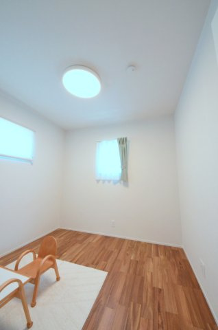 府中町八幡一丁目の洋室