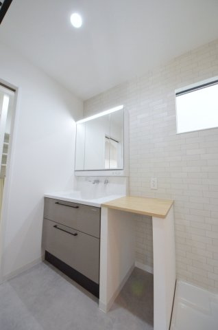 中山中町の独立洗面台