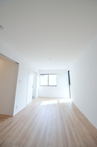 中山中町の洋室