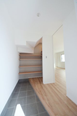 中山中町の玄関