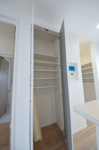 古江東町の収納|リビングに収納スペースがあります