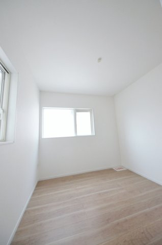 古江東町の洋室|全居室収納スペース有、お部屋が広く綺麗に使えます