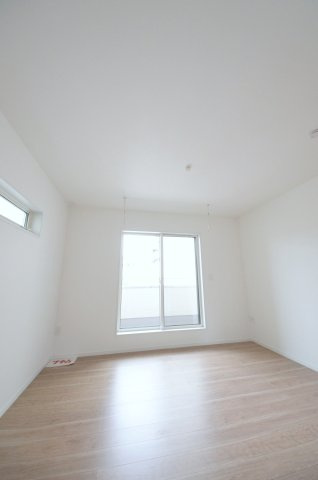 古江東町の洋室|全居室収納スペース有、お部屋が広く綺麗に使えます