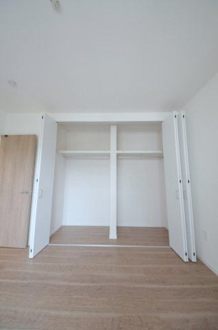 古江東町の洋室|全居室収納スペース有、お部屋が広く綺麗に使えます