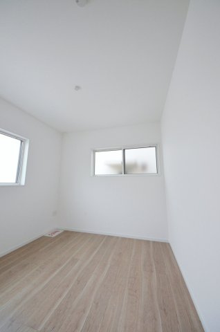 古江東町の洋室|全居室収納スペース有、お部屋が広く綺麗に使えます