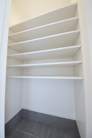 古江東町の収納|玄関には大容量のシューズクロークがあります