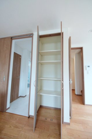 東原三丁目の収納|リビングにも収納スペースがあります