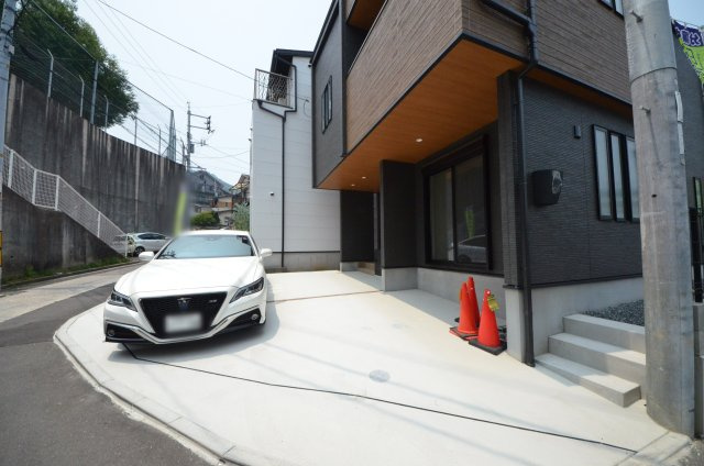 仁保四丁目の駐車場|南向きで陽当り良好
駐車2台可能です