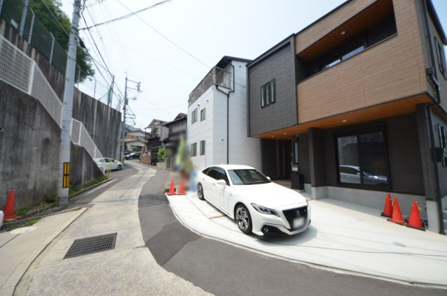 仁保四丁目の前面道路含む現地写真|前面道路は交通量が少なく駐車楽々です