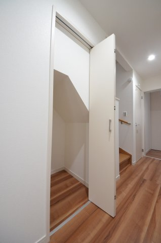 海老園四丁目の収納|廊下にも収納スペースがあります