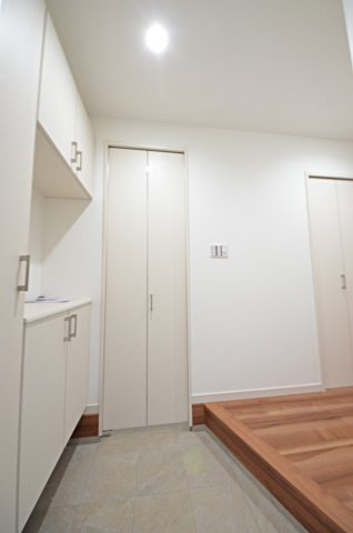 海老園四丁目の玄関|玄関には大容量のシューズボックス・シューズクロークがあります