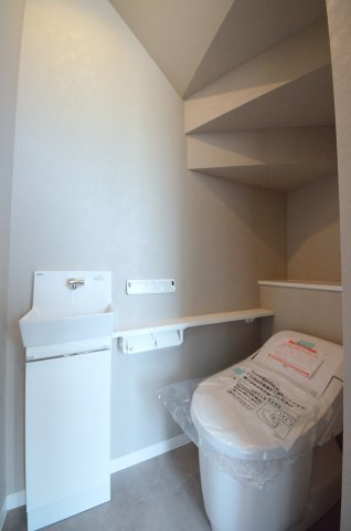 平良二丁目のトイレ|1階トイレ。勿論ウォシュレット付です。