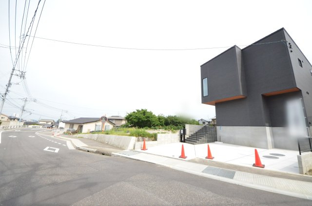 平良二丁目の前面道路含む現地写真|前面道路は６ｍと広く駐車楽々です