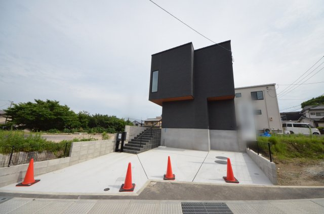 平良二丁目の外観|JR宮内串戸駅徒歩13分、廿日市市役所前電停徒歩7分
駐車は2台可能です