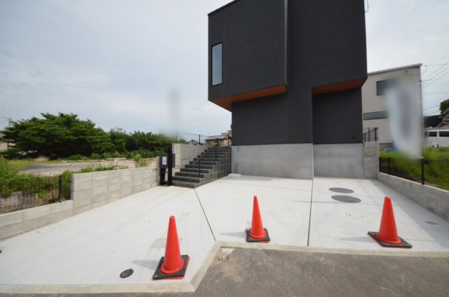 平良二丁目の駐車場|JR宮内串戸駅徒歩13分、廿日市市役所前電停徒歩7分
駐車は2台可能です