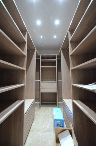 阿品四丁目の収納|廊下に大容量のクローゼットがあります