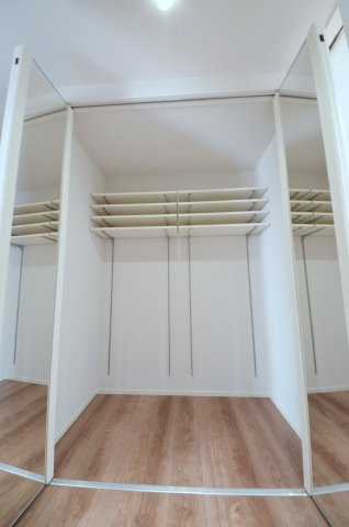 阿品四丁目の収納|廊下に大容量の収納スペースがあります