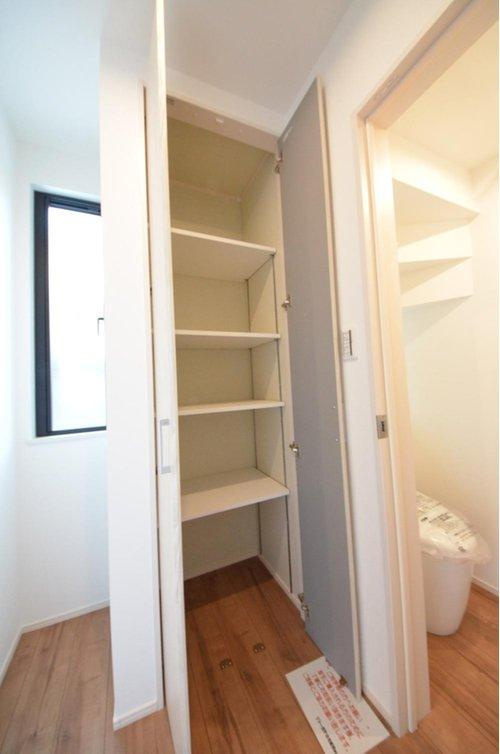 伴東1丁目の収納|玄関にも収納スペースがあります
