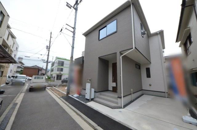 古市四丁目の前面道路含む現地写真|前面道路は交通量が少なく駐車楽々です