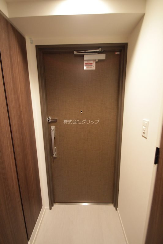 パークアクシス横濱高島町の玄関