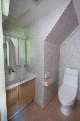 【独立洗面台】 | 墨田区立花２丁目の戸建 | 洗面化粧台＆トイレ