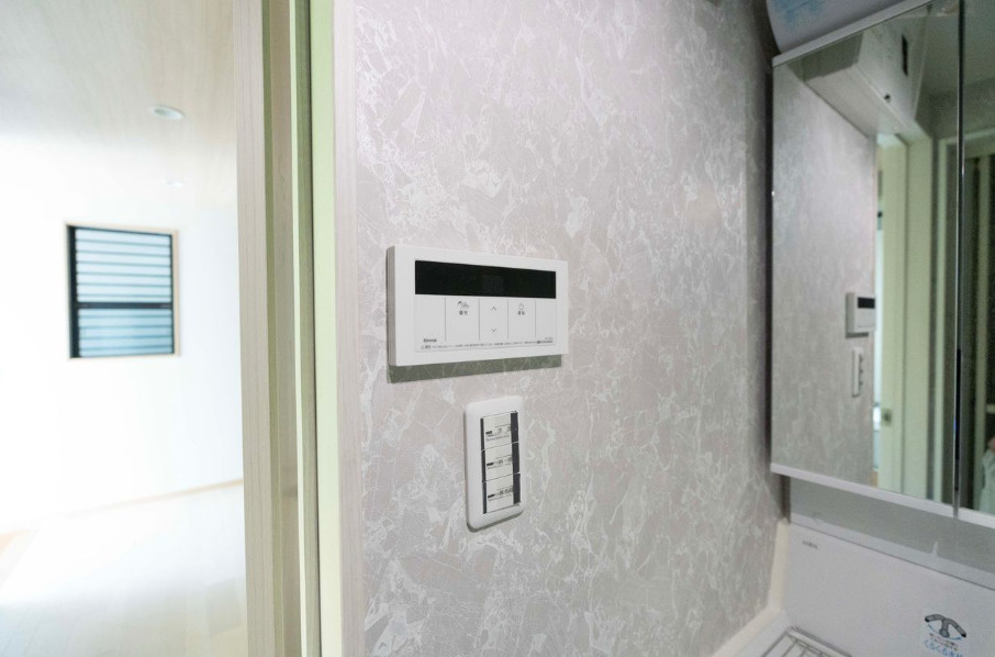 墨田区立花２丁目の戸建の発電・温水設備