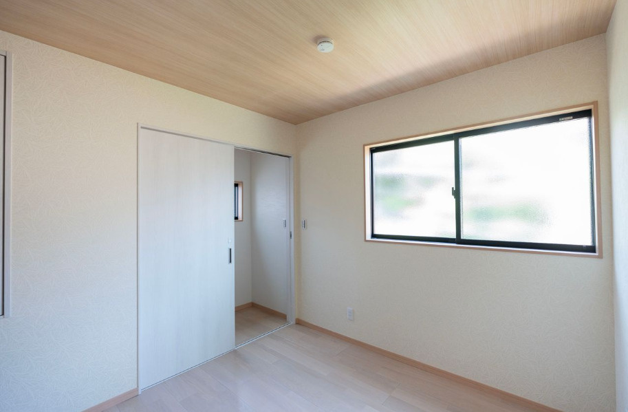 墨田区立花２丁目の戸建の洋室