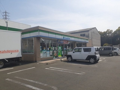 【周辺】 | ヒカルサ豊橋佐藤Ⅱ | ファミリーマートまで400m