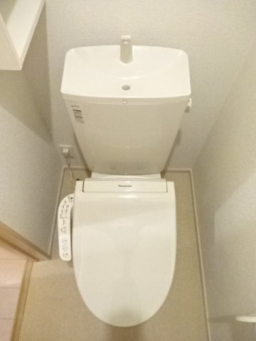 サリュー　Ⅲのトイレ|落ち着いた色調のトイレです