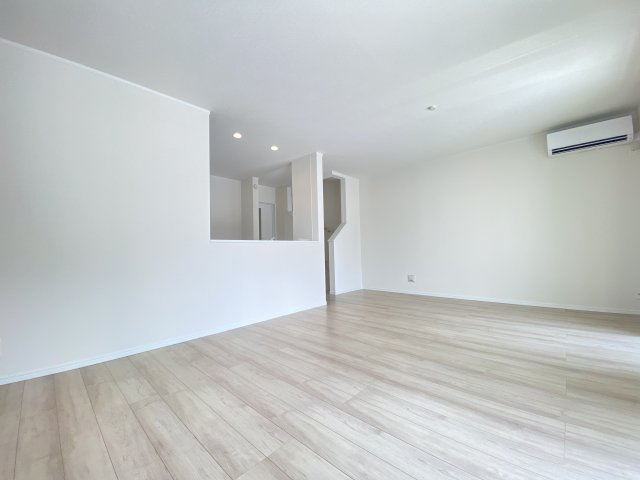 『八王子市新築戸建て』八王子市上壱分方町194-1【仲介手数料無料】の居間・リビング|～仲介手数料無料☆八王子ひなた不動産～　八王子市上壱分方町　新築戸建て